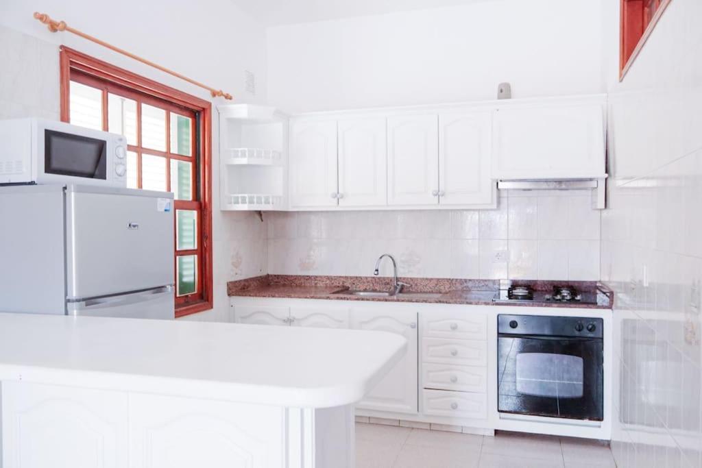 Acogedora Casa En Abades En Tranquila Urbanizacion Villa Bagian luar foto